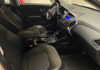 Подержанный автомобиль Hyundai ix35 2012 года (8 фото)