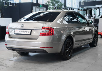 Подержанный автомобиль Skoda Octavia Liftback 2018 года (4 фото)