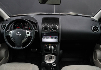 Подержанный автомобиль Nissan Qashqai 2012 года (8 фото)