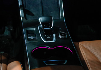 Подержанный автомобиль Omoda C5 2023 года (14 фото)