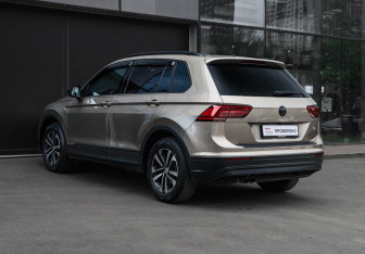 Подержанный автомобиль Volkswagen Tiguan 2019 года (6 фото)