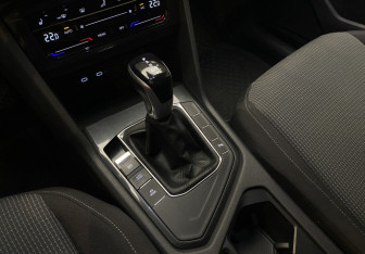Подержанный автомобиль Volkswagen Tiguan 2021 года (14 фото)