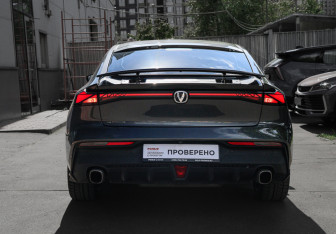 Подержанный автомобиль Changan UNI-V 2023 года (5 фото)