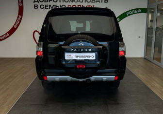 Подержанный автомобиль Mitsubishi Pajero 2011 года (5 фото)