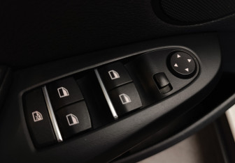 Подержанный автомобиль BMW X3 2012 года (11 фото)