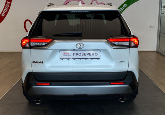 Подержанный автомобиль Toyota RAV4 2021 года (5 фото)