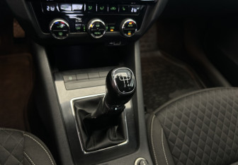 Подержанный автомобиль Skoda Octavia Liftback 2017 года (16 фото)