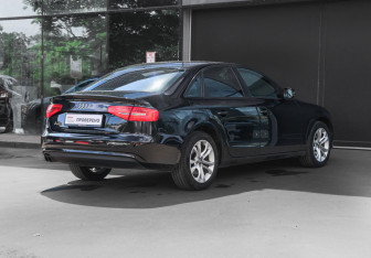Подержанный автомобиль Audi A4 Sedan 2014 года (4 фото)