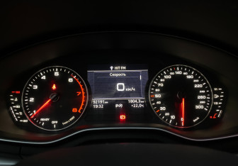 Подержанный автомобиль Audi A4 Sedan 2018 года (13 фото)