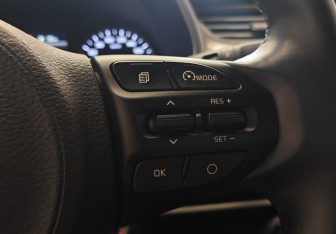 Подержанный автомобиль Kia Rio Hatchback 2021 года (12 фото)