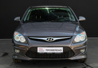 Подержанный автомобиль Hyundai i30 Hatchback 2011 года (2 фото)