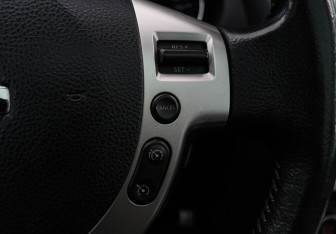 Подержанный автомобиль Nissan Qashqai 2012 года (19 фото)
