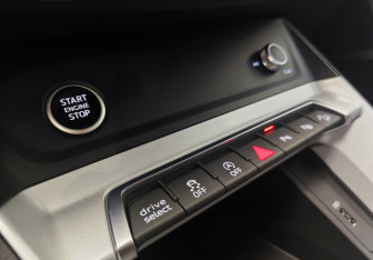 Подержанный автомобиль Audi Q3 2020 года (12 фото)