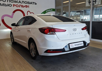 Подержанный автомобиль Hyundai Elantra Sedan 2020 года (6 фото)