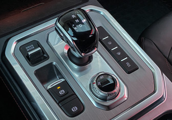 Подержанный автомобиль JAC T9 2025 года (17 фото)
