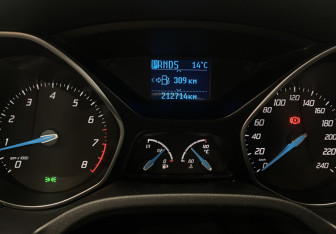 Подержанный автомобиль Ford Focus Hatchback 2011 года (14 фото)