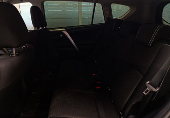 Подержанный автомобиль Toyota RAV4 2019 года (8 фото)