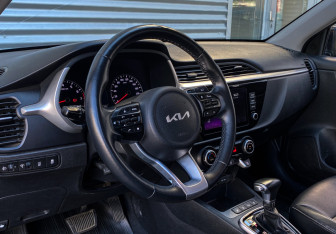 Подержанный автомобиль Kia Rio Hatchback 2021 года (16 фото)