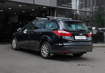 Подержанный автомобиль Ford Focus Wagon 2012 года (6 фото)