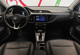 Подержанный автомобиль Kia Rio Hatchback 2021 года (9 фото)