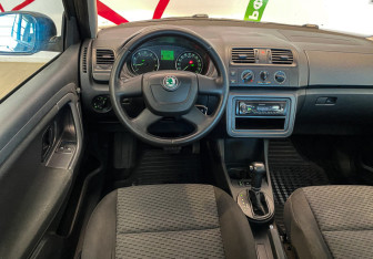 Подержанный автомобиль Skoda Fabia Hatchback 2012 года (10 фото)