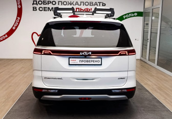Подержанный автомобиль Kia Carnival 2021 года (5 фото)