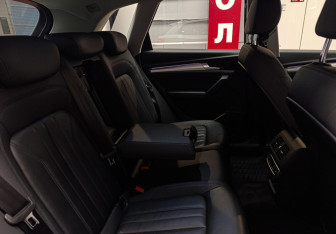 Подержанный автомобиль Audi Q5 2021 года (8 фото)