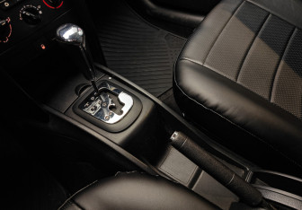 Подержанный автомобиль Peugeot 207 Hatchback 2007 года (13 фото)