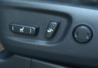 Подержанный автомобиль Toyota Land Cruiser Prado 2019 года (17 фото)