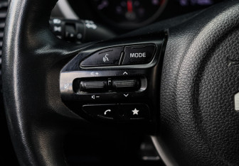 Подержанный автомобиль Kia Rio Hatchback 2021 года (19 фото)
