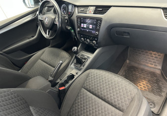Подержанный автомобиль Skoda Octavia Liftback 2017 года (11 фото)