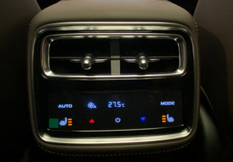 Подержанный автомобиль Geely Monjaro 2025 года (9 фото)