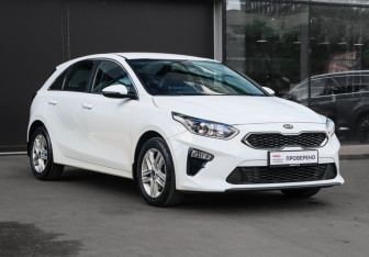 Подержанный автомобиль Kia Ceed Hatchback 2020 года (3 фото)