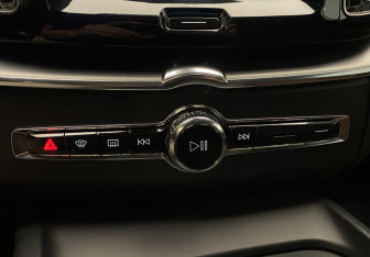 Подержанный автомобиль Volvo XC60 2021 года (17 фото)