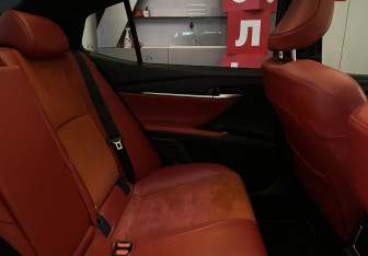 Подержанный автомобиль Toyota Camry Sedan 2024 года (8 фото)