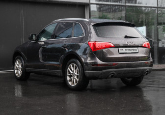 Подержанный автомобиль Audi Q5 2010 года (6 фото)