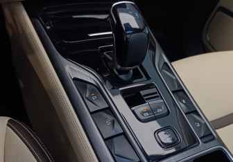 Подержанный автомобиль FAW Bestune T77 2024 года (14 фото)