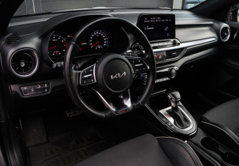 Подержанный автомобиль Kia Cerato Sedan 2021 года (13 фото)