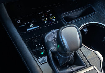Подержанный автомобиль Lexus RX 2021 года (16 фото)
