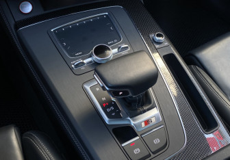 Подержанный автомобиль Audi SQ5 2020 года (22 фото)