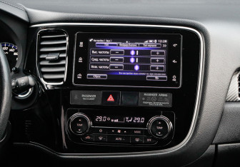 Подержанный автомобиль Mitsubishi Outlander 2018 года (12 фото)