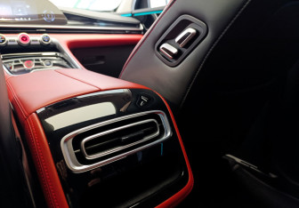 Подержанный автомобиль Exeed RX 2023 года (10 фото)