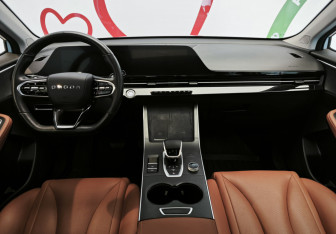 Подержанный автомобиль Omoda C5 2024 года (8 фото)