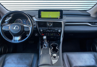 Подержанный автомобиль Lexus RX 2021 года (13 фото)