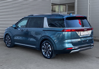 Подержанный автомобиль Kia Carnival 2021 года (7 фото)