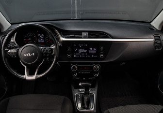 Подержанный автомобиль Kia Rio Hatchback 2021 года (9 фото)