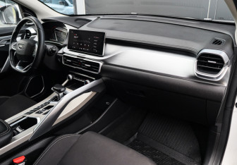 Подержанный автомобиль Geely Coolray 2022 года (7 фото)