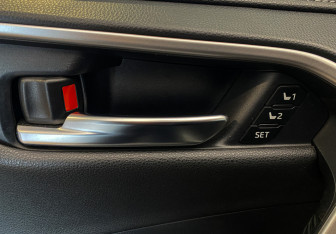 Подержанный автомобиль Toyota RAV4 2021 года (13 фото)