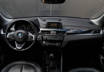 Подержанный автомобиль BMW X1 2015 года (9 фото)