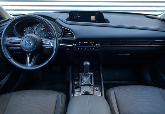 Подержанный автомобиль Mazda CX-30 2021 года (13 фото)